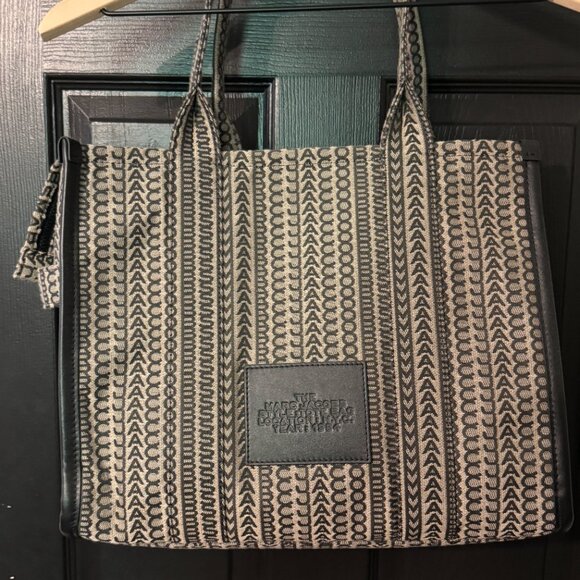 Marc Jacobs  Large The Tote Bag Navy Tan Handbag - Picture 4 of 5